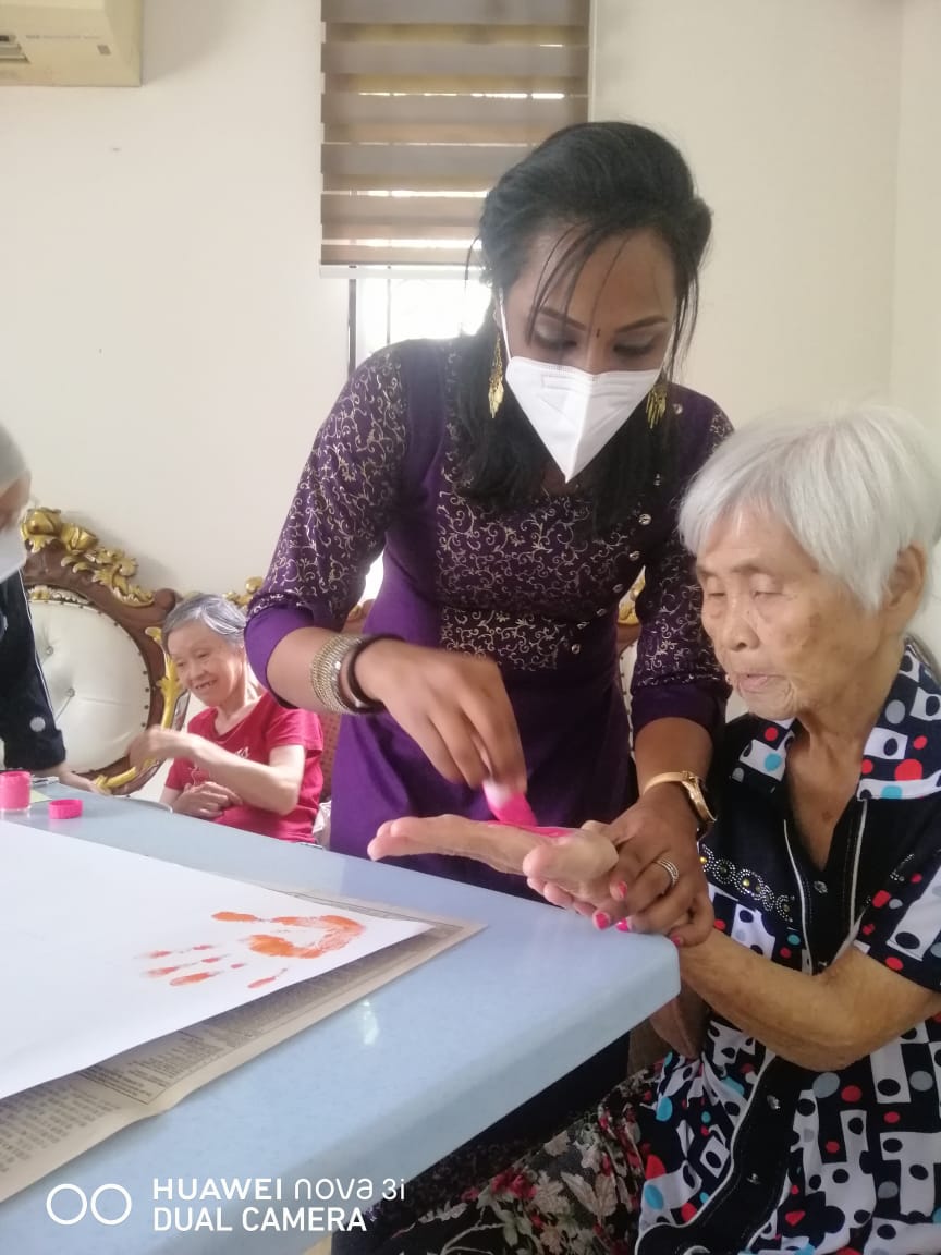 Elderly activity day care -hand craft